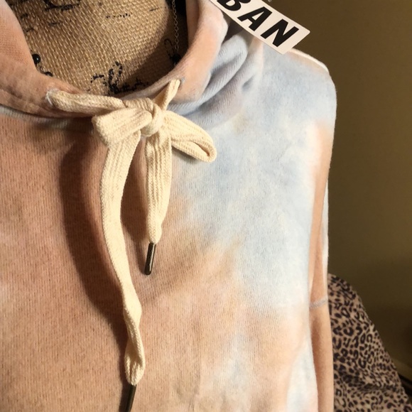 URBAN OUTFITTERS Tie-Dye Cropped Top Sweatsuit Set - Picture 4 of 12